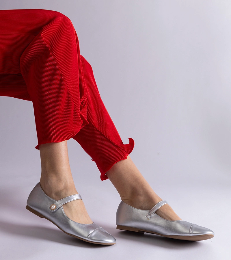 Srebrne balerinki z lakierowanym noskiem Jaures
