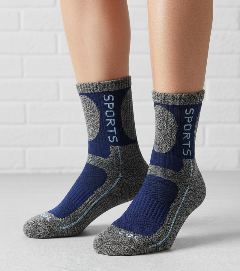 Szare ciepłe skarpetki z granatowym akcentem Siera
