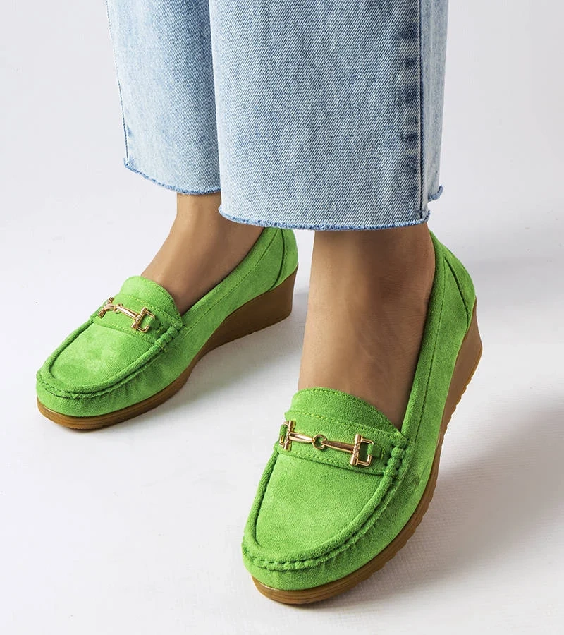 Zielone zamszowe mokasyny na koturnie Canis