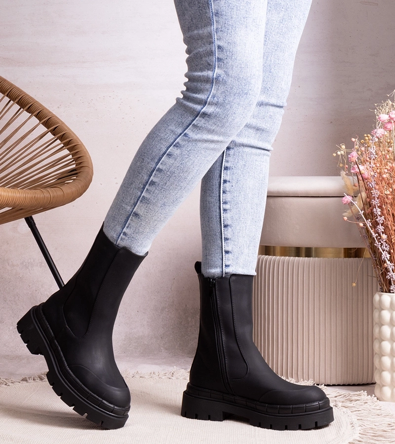 Czarne botki masywnej podeszwie Kunegunda