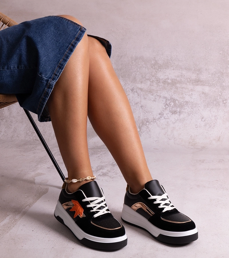 Czarne sneakersy eko zamszową wstawką Kollins