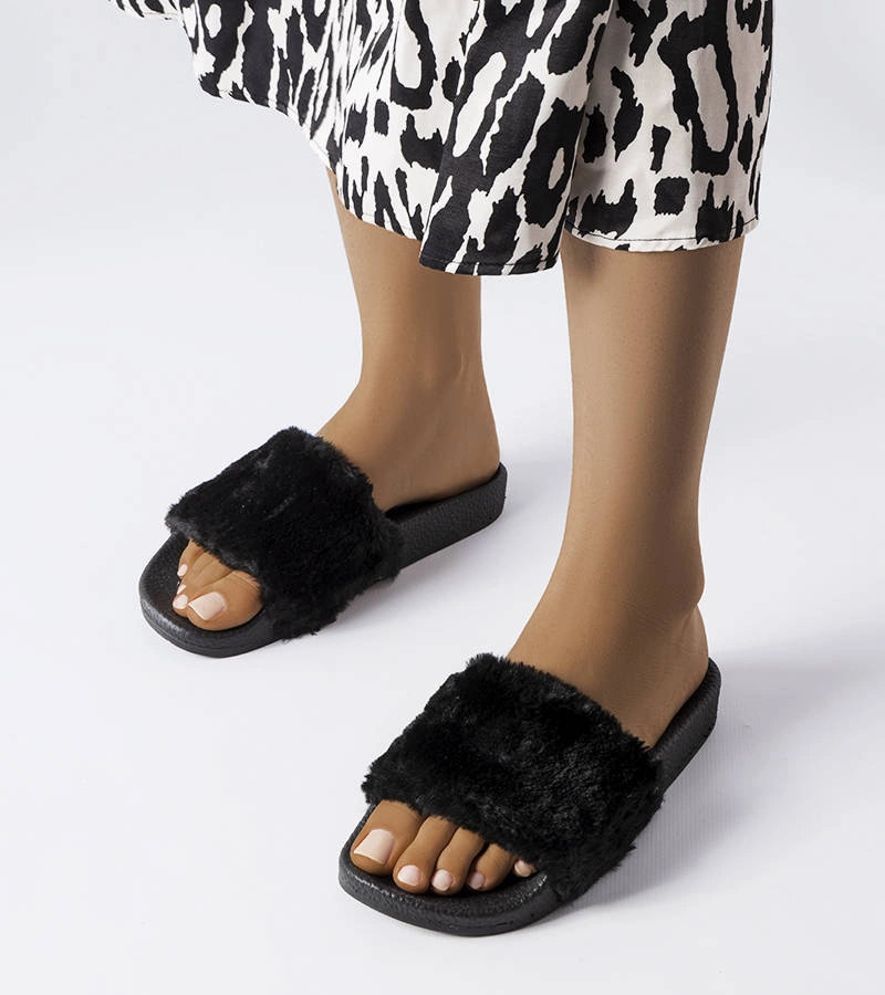 Czarne klapki z futerkiem Ivory