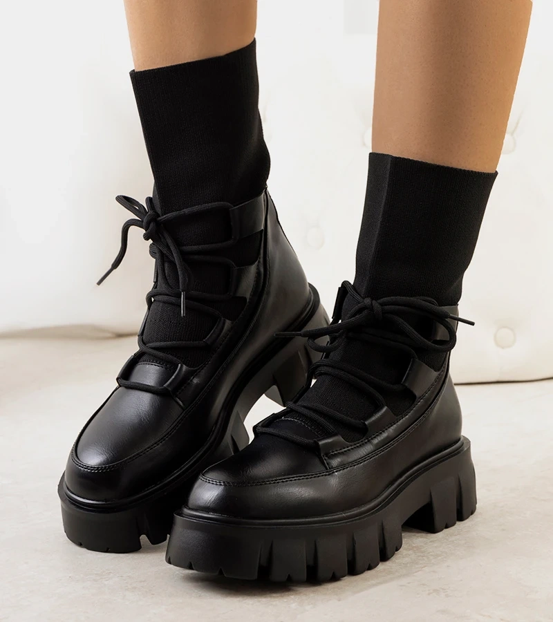 Czarne botki z materiałowa cholewką Ligure