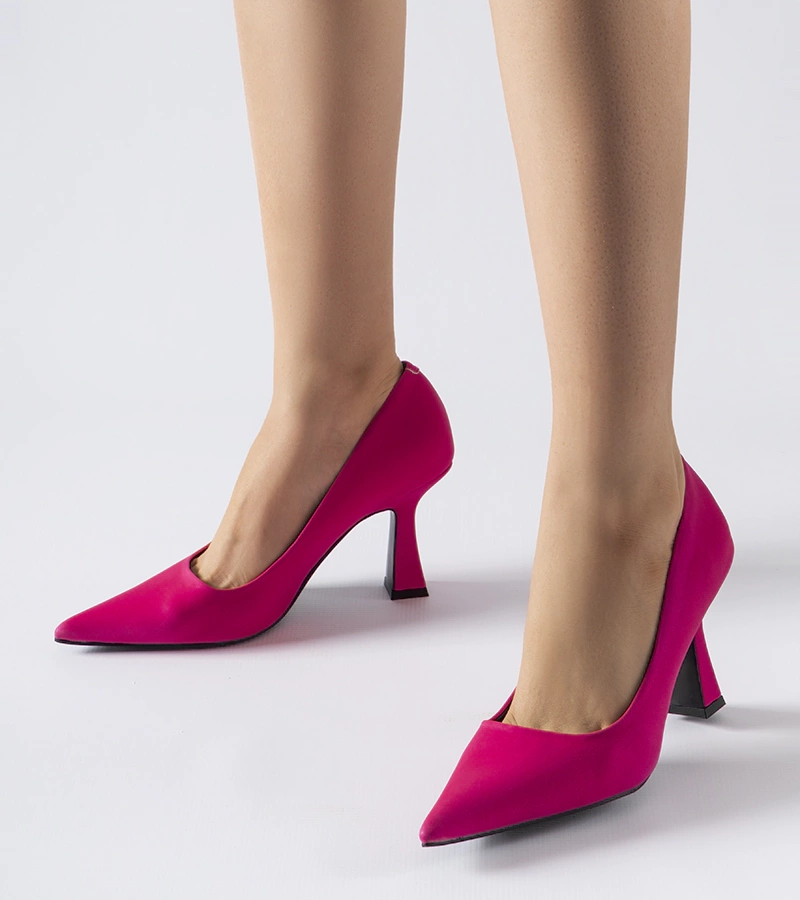 Różowe czółenka na asymetrycznym obcasie Tore