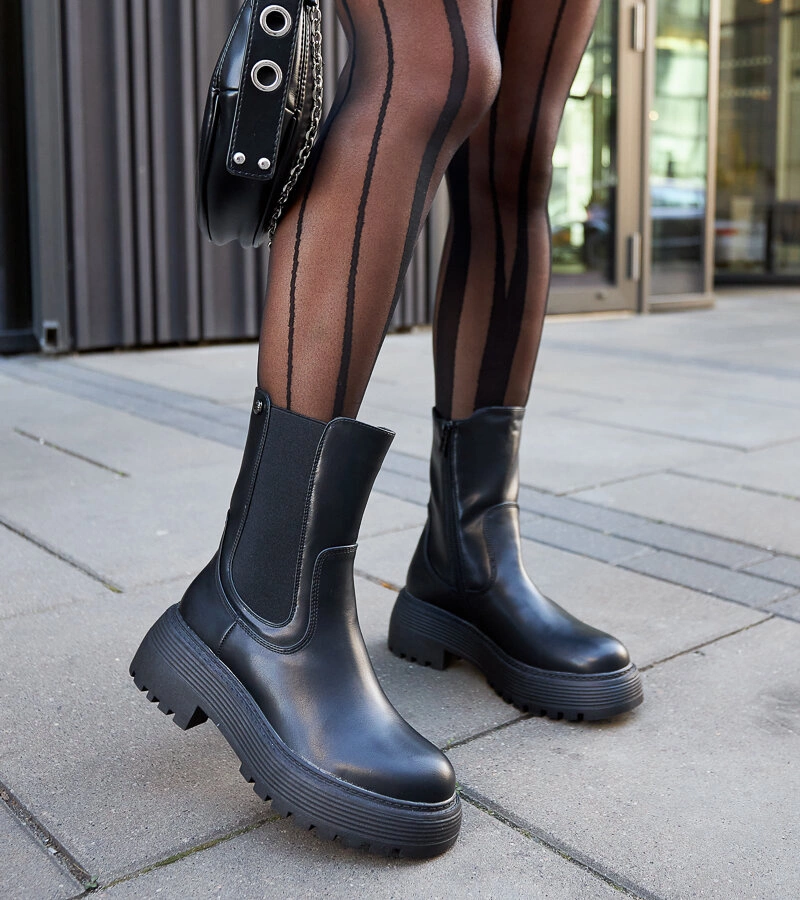 Czarne ocieplane botki na platformie Rinaldo