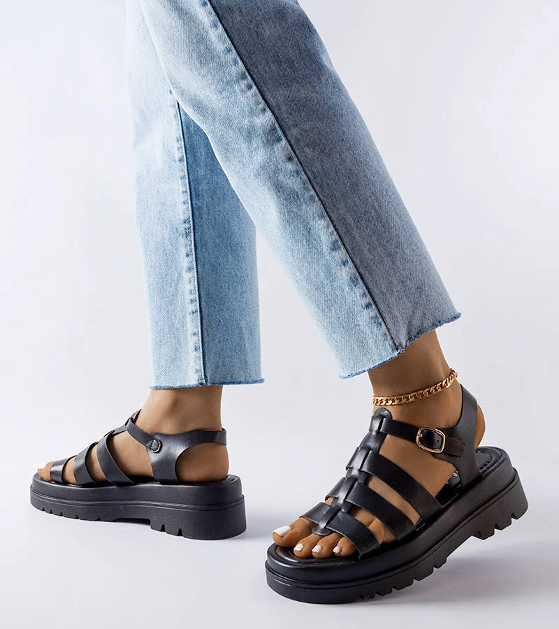 Czarne sandały na traktowej podeszwie Saidi