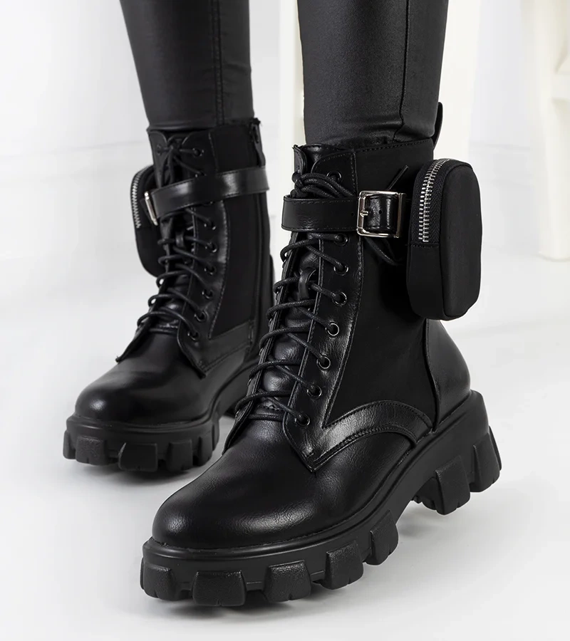 Czarne botki z saszetką Adamson