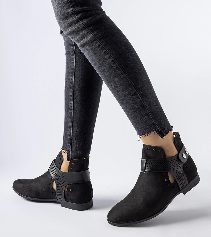 Czarne ażurowe mocno wycięte botki Lungodora