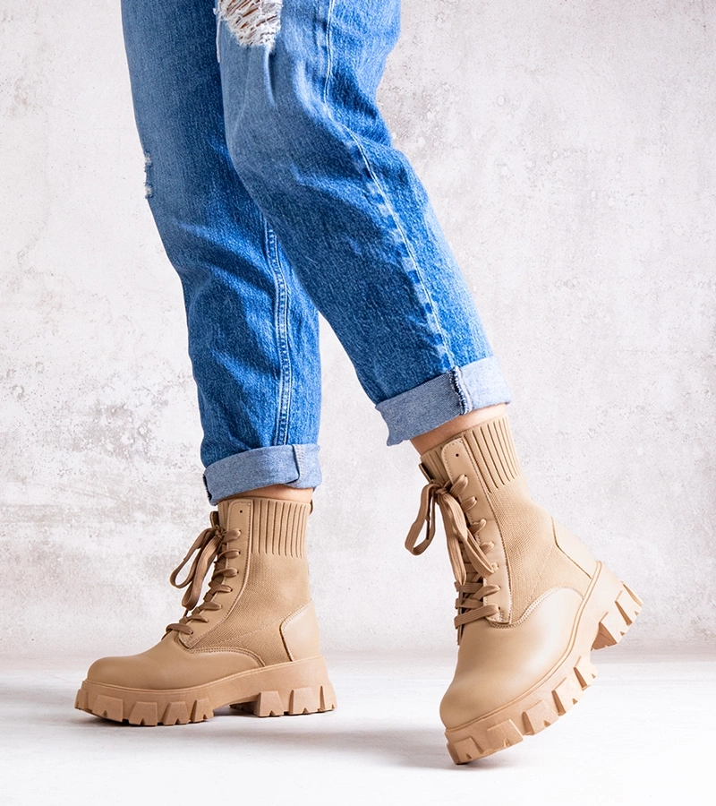 Beżowe botki z elastyczną cholewką Zogba