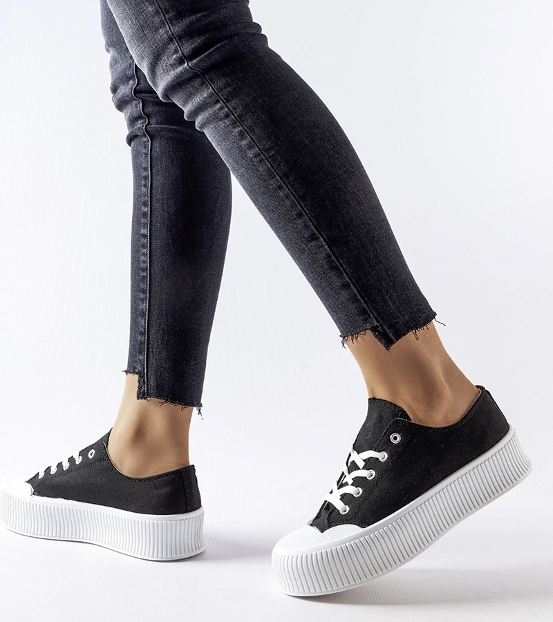 Czarne trampki na białej platformie Fortunata