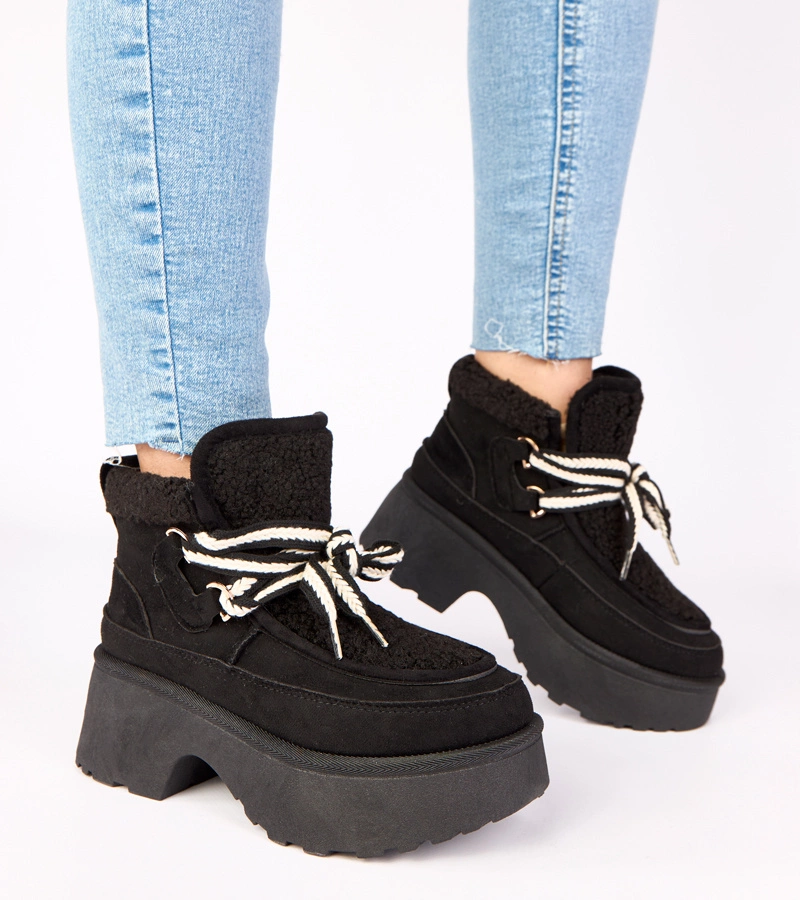 Czarne śniegowce z futerkiem na platformie Ziza