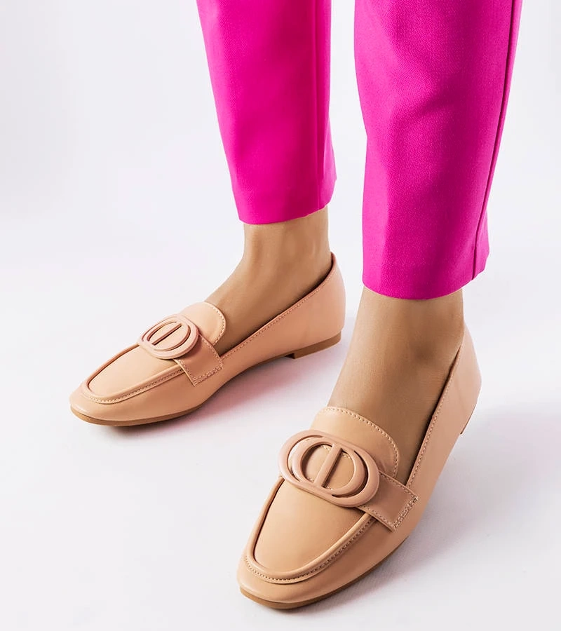 Ciemnobeżowe mokasyny z klamerką Poissonnier