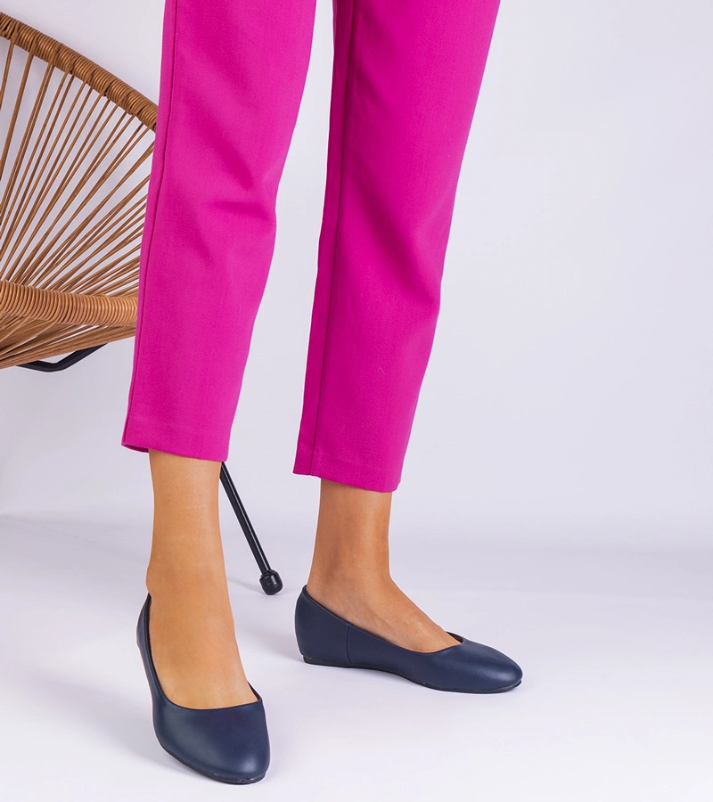 Granatowe balerinki na ukrytym koturnie z ekoskóry Savelia