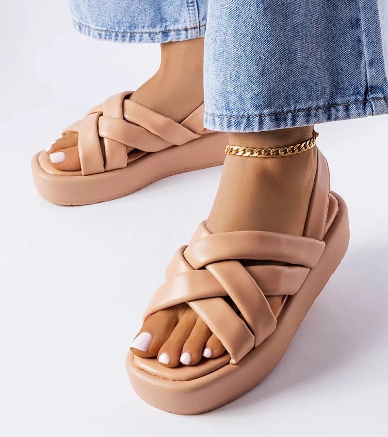 Jasnobrązowe sandały na platformie Horseshoe