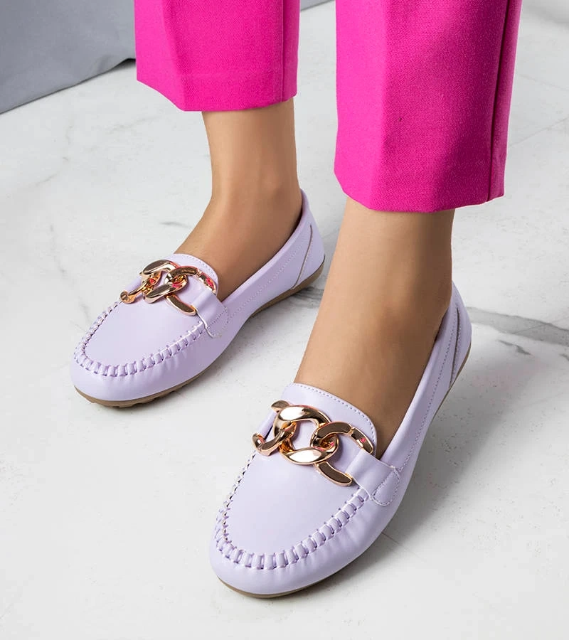 Fioletowe mokasyny z łańcuchem Norma