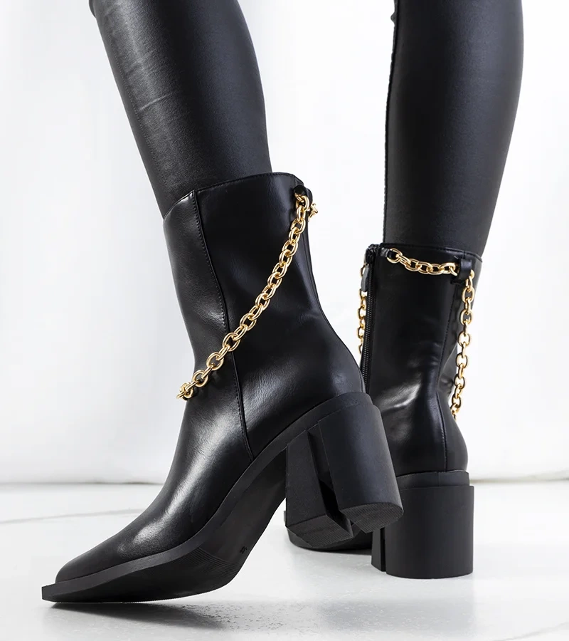 Czarne kowbojki Massa