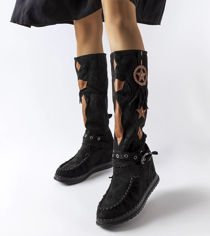 Czarne kozaki zamszowe w stylu boho Putignano