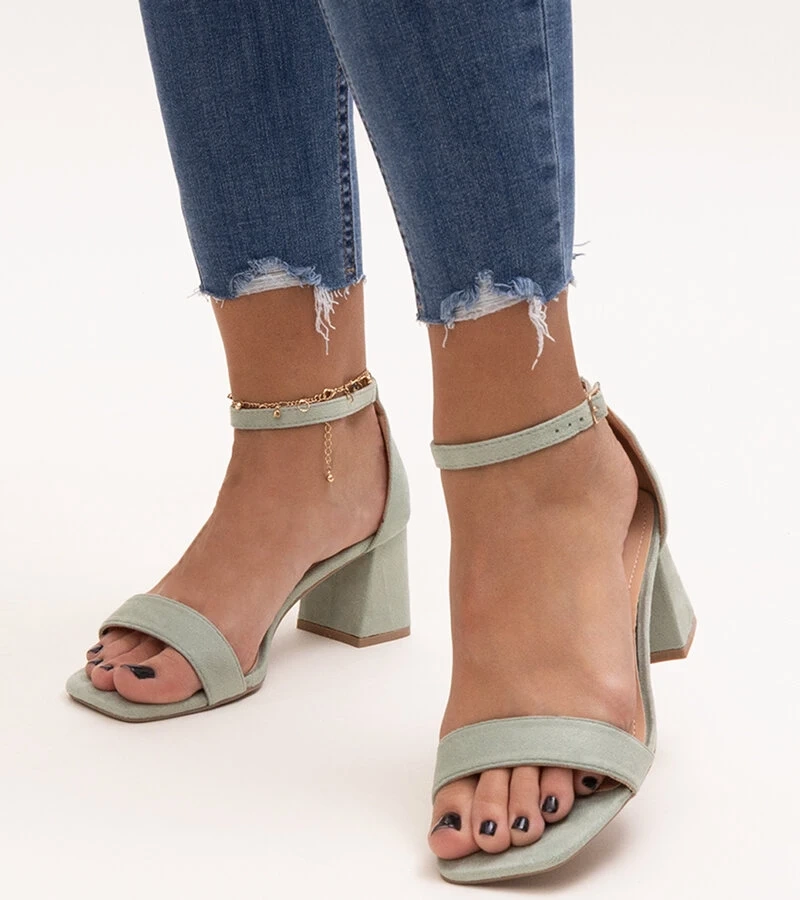 Jasnozielone sandały na słupku Issa