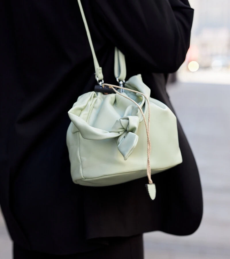 Zielona mała torebka typu ,,worek '' Aamala