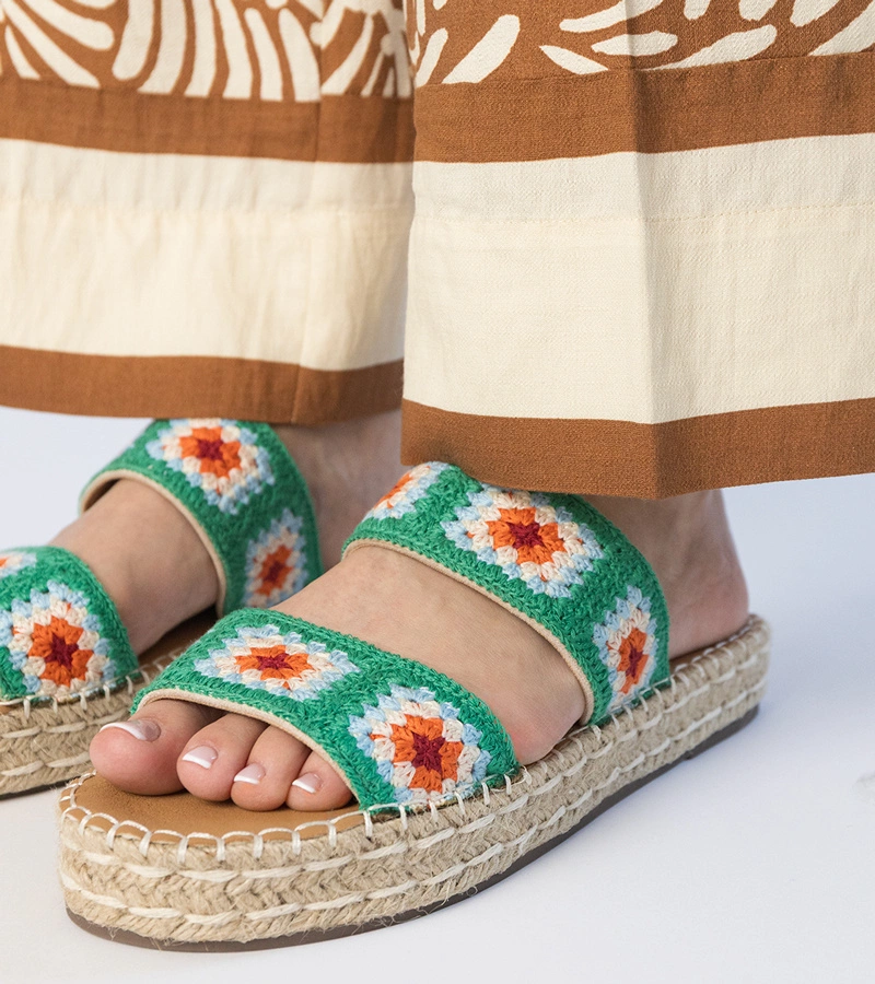 Zielone klapki espadryle haftowane Lelis