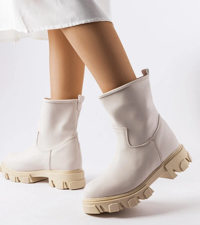 Beżowe botki wsuwane workery Wuori