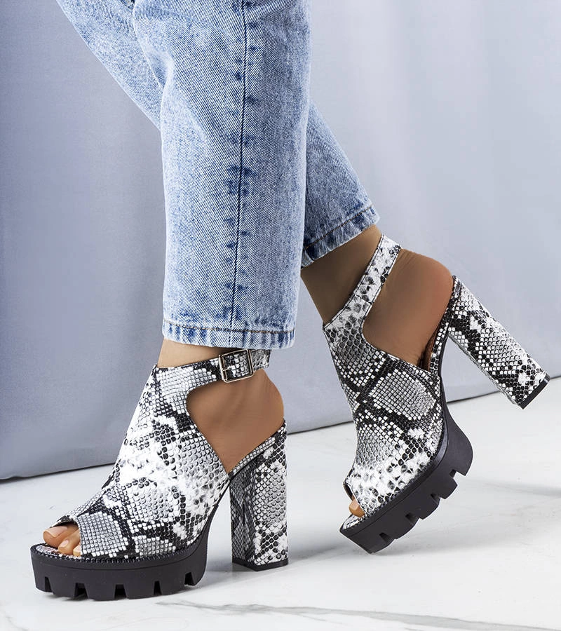 Szare sandały na słupku Giuliana