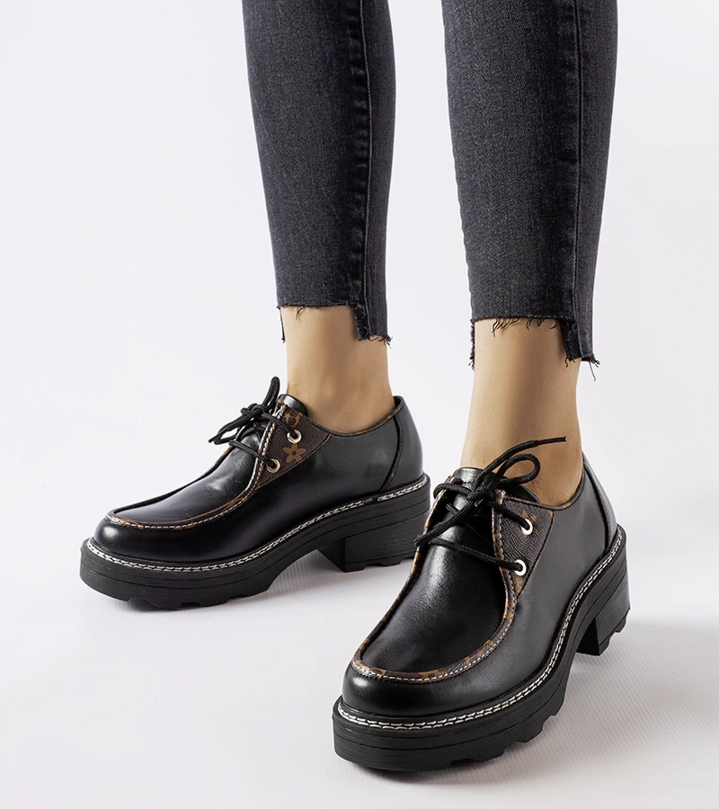 Czarne półbuty na masywnym słupku Fondachetto