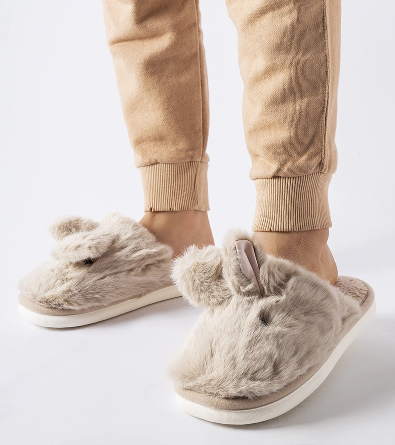 Bezowe ciepłe kapcie z uszami Daniele