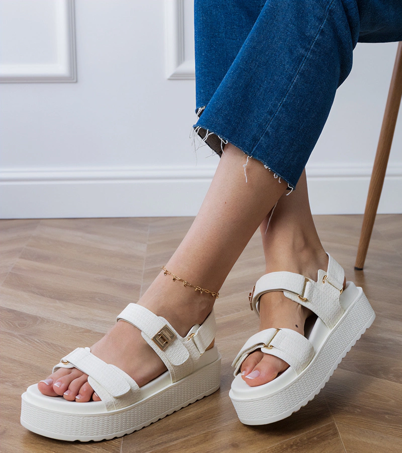 Białe sandały na platformie z paskami na rzepach Areka