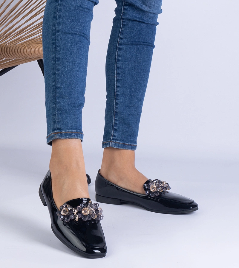 Czarne lakierowane mokasyny z kryształkami Balonia