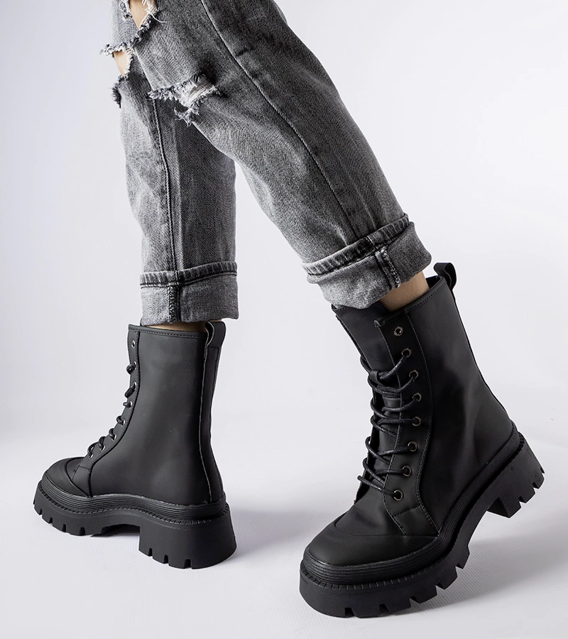 Czarne trapery o matowym wykończeniu Thiery