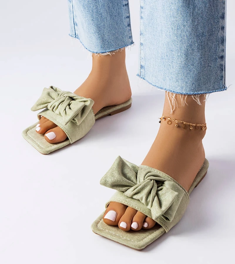 Zielone eleganckie klapki z kokardką Thériault