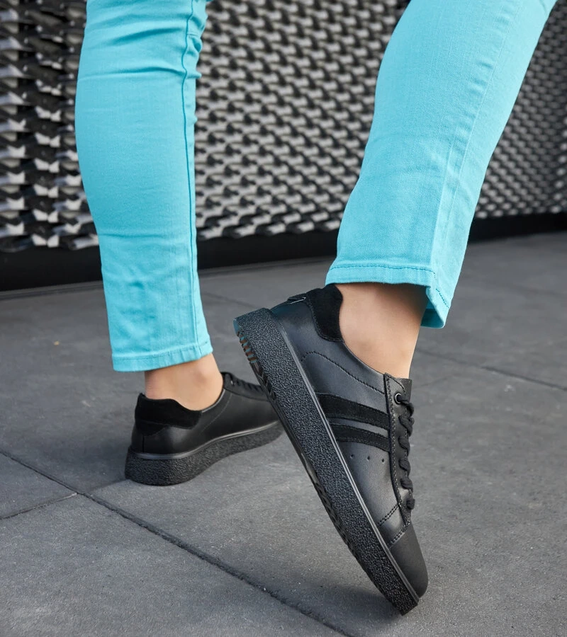 Czarne skóra naturalna wiązane sneakersy Camilla