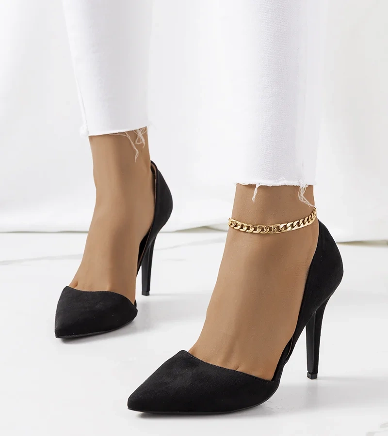 Czarne szpilki z ozdobnymi wycięciami Nasmah