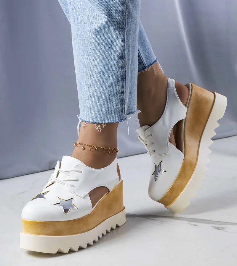 Białe półbuty na koturnie Joan