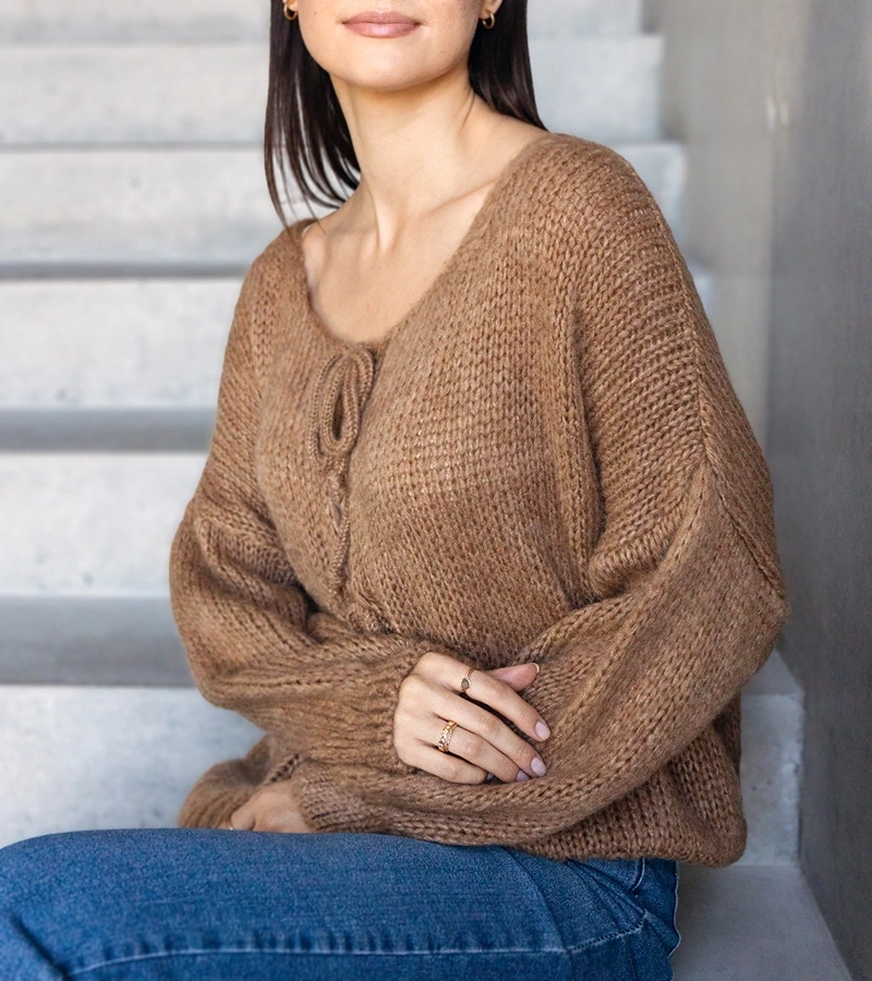 Brązowy wiązany sweterek Sumaia