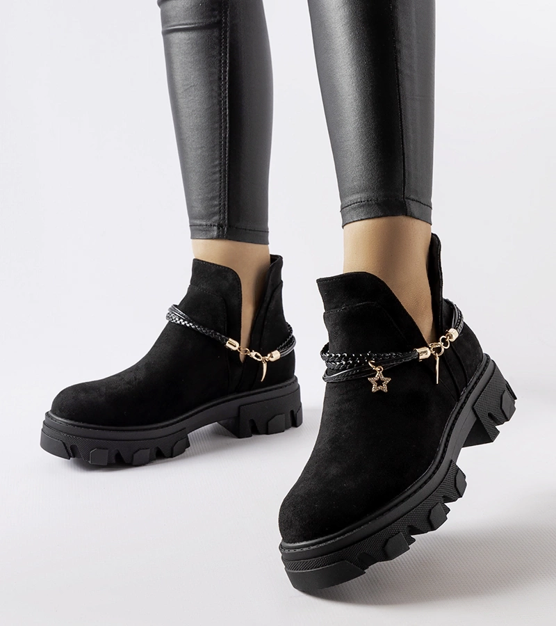 Czarne wycięte botki z bransoletką Accettura