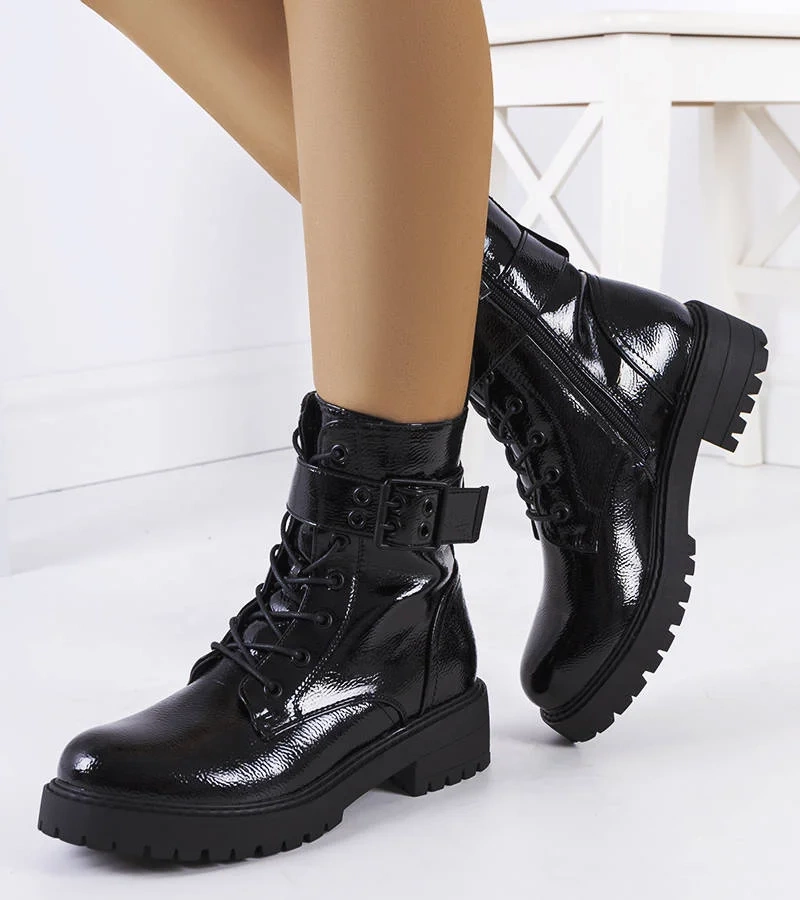 Czarne lakierowane traperki Tarrin