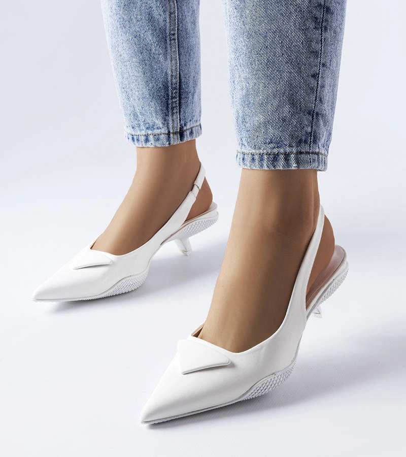 Białe sandały na niskim obcasie Gougeon