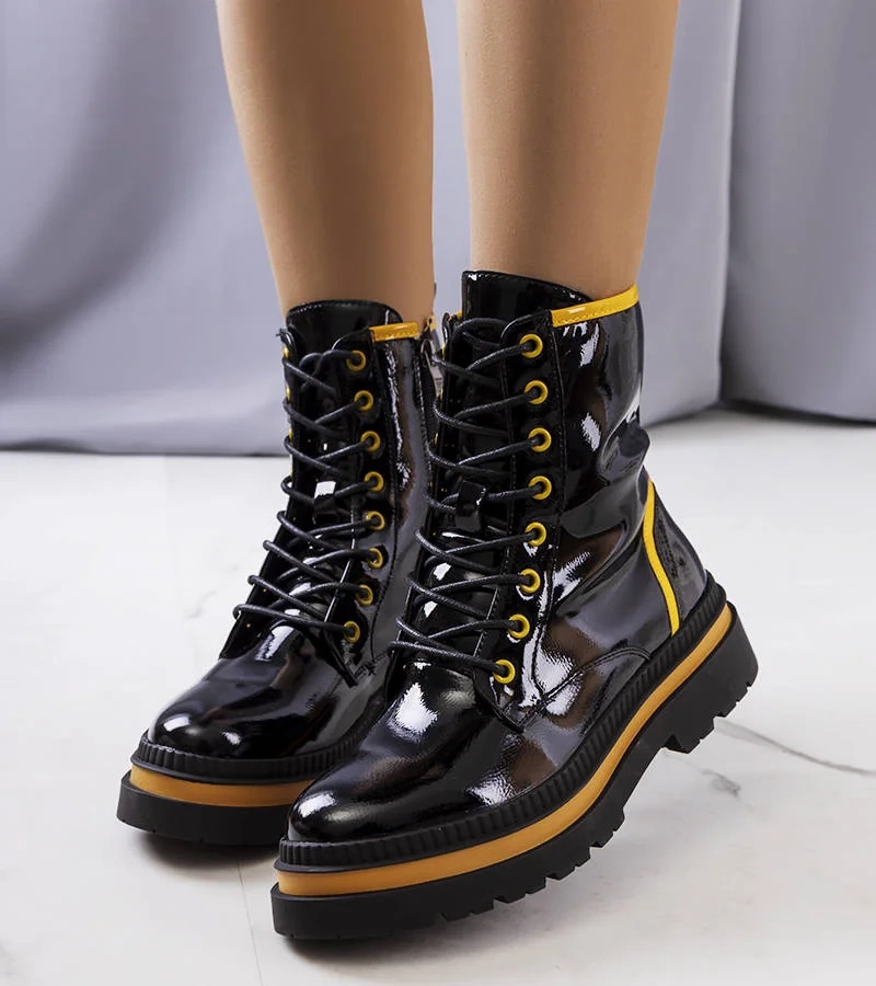 Czarne lakierowane traperki Edaline