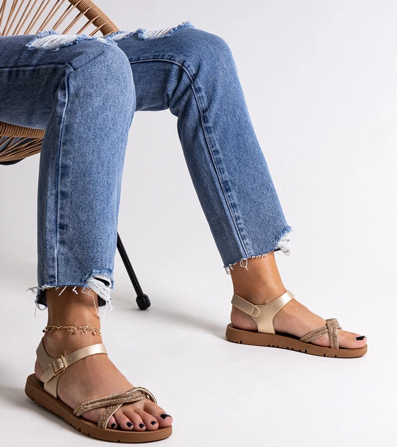 Złote sandałki zdobione cyrkoniami Claranna