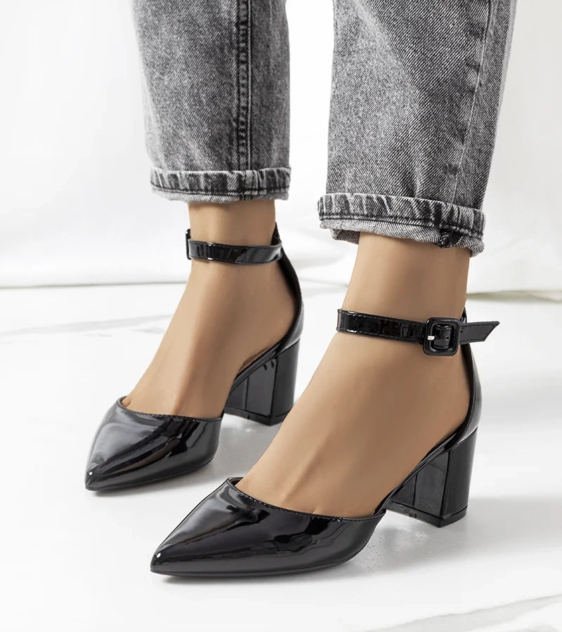 Czarne lakierowane czółenka Mubin