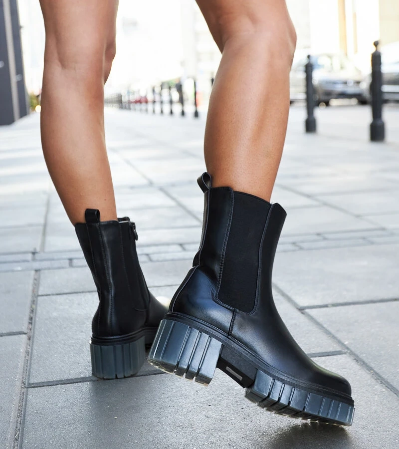 Czarne masywne ocieplane botki Sergente