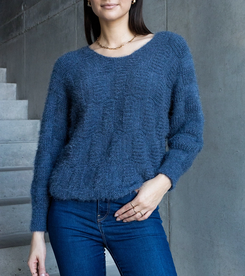 Granatowy sweterek z dekoltem Neveri