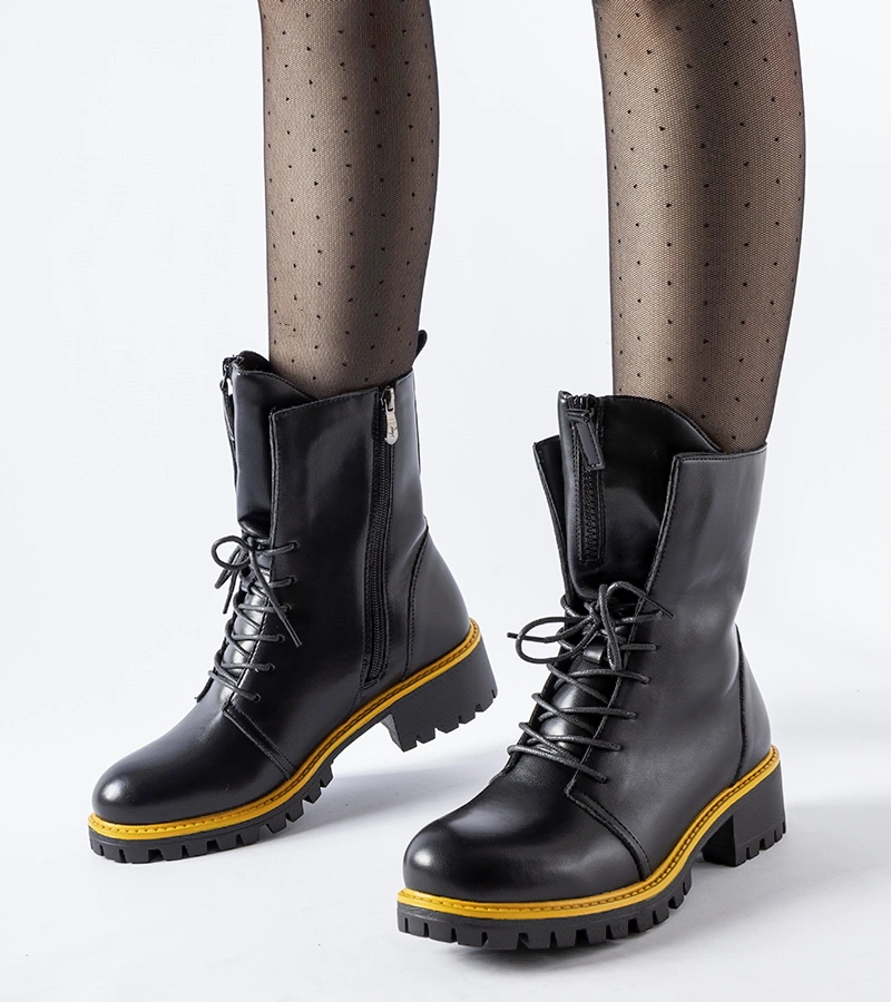 Czarne workery z żółtym zdobieniem Elisabetta