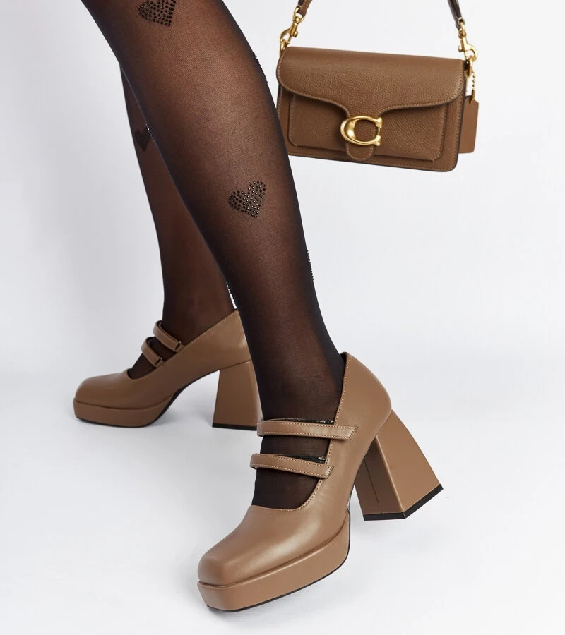 Brązowe czółenka na masywnym słupku Cher