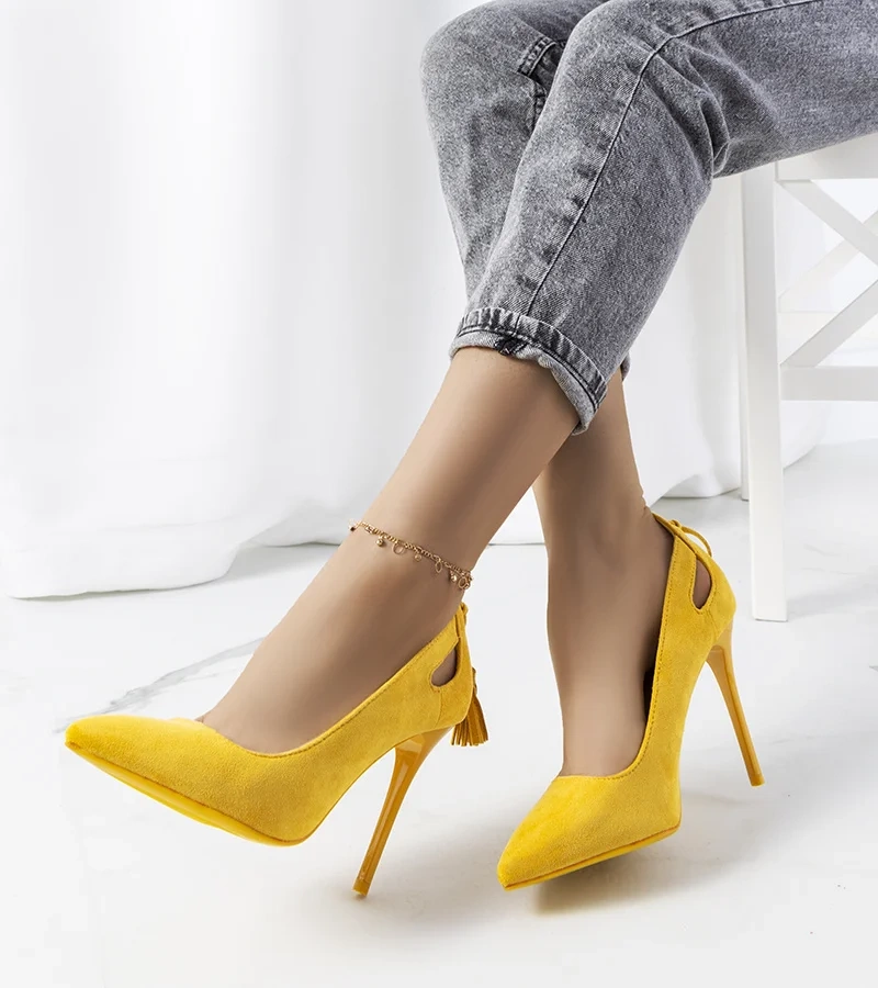 Żółte szpilki z ozdobnymi wycięciami Anthe