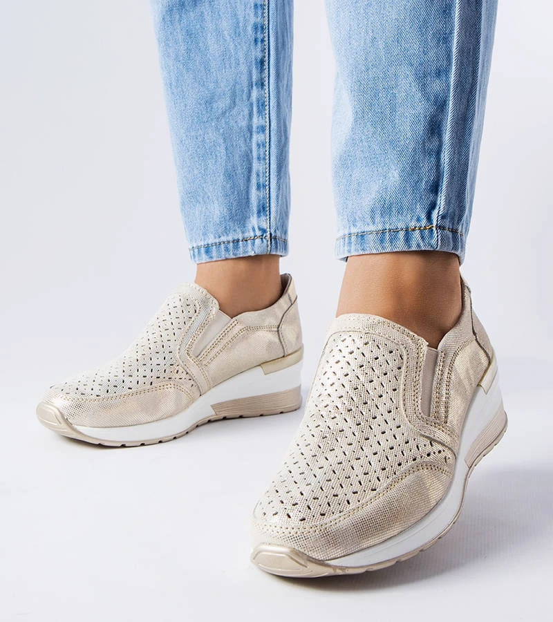 Złote ażurowe sneakersy na koturnie Vernon