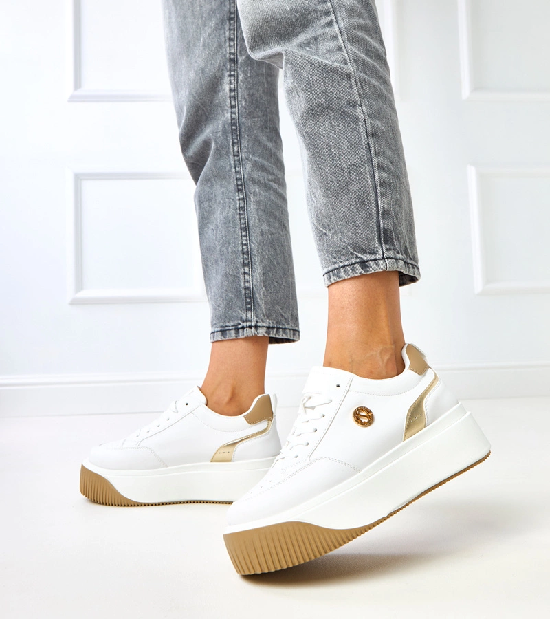 Białe sneakersy na platformie ze złotym motywem Baresi