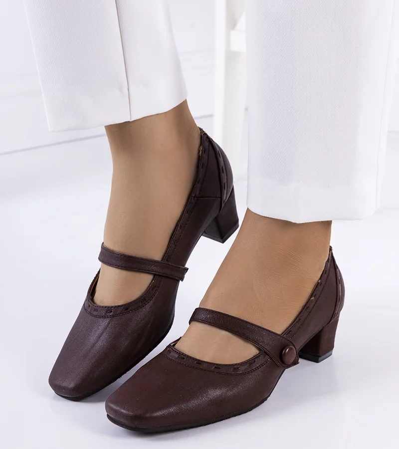 Brązowe czółenka z paskiem Cilka